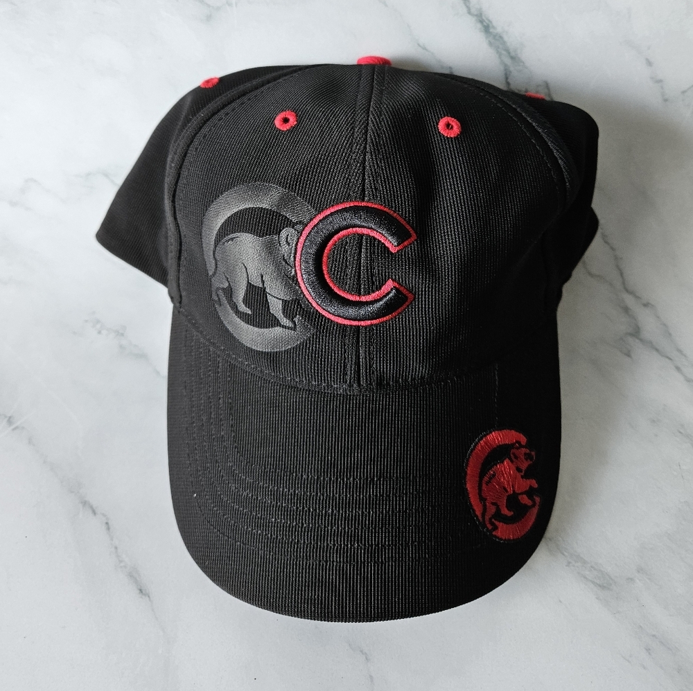 Chicago Cubs Black And Red Baseball Cap